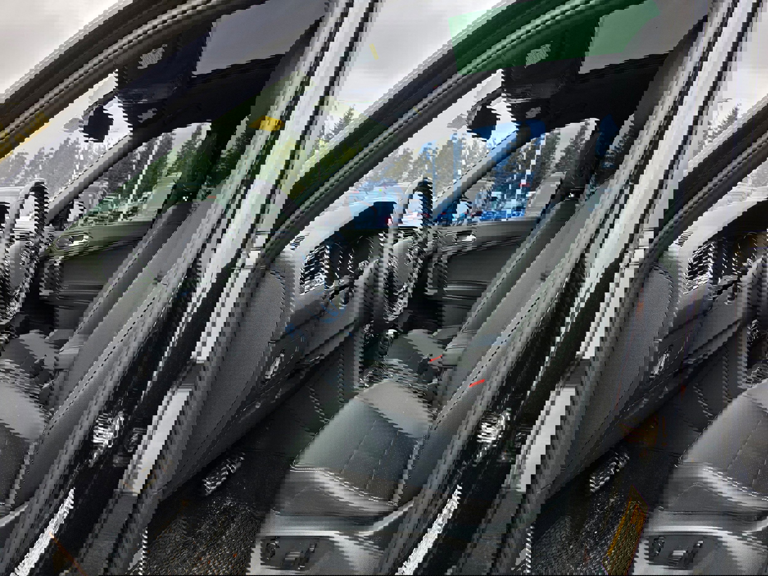 Used 2021 Volkswagen Tiguan SE R-Line image 16