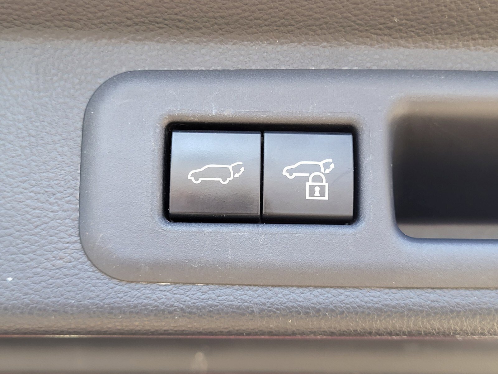 Used 2023 Toyota Sequoia SR5 w/ SR5 Premium Package image 33