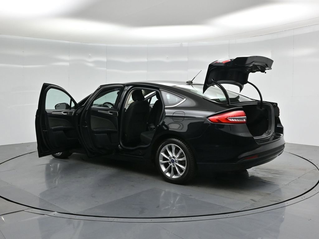 Certified 2017 Ford Fusion SE image 32