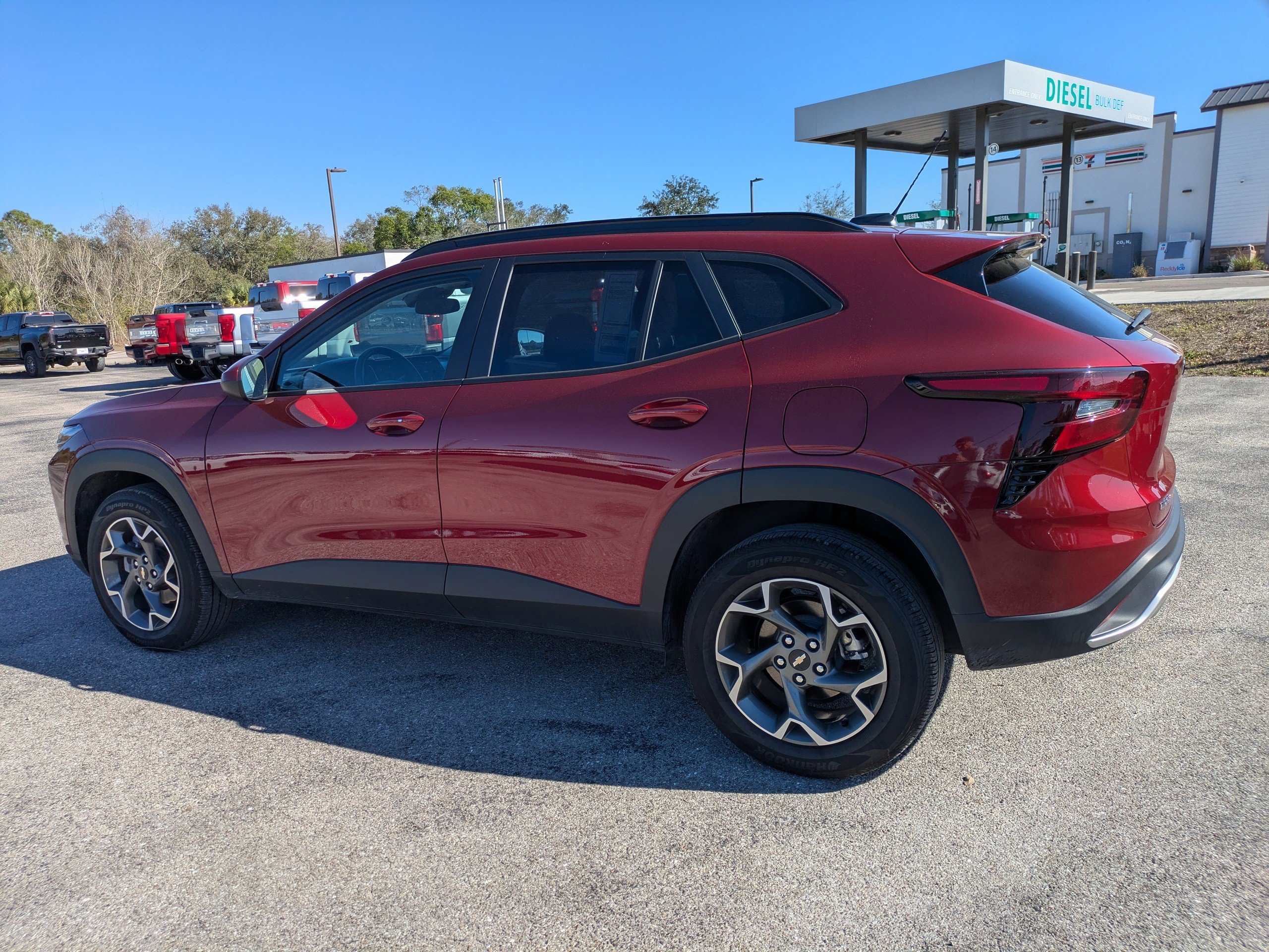 Used 2025 Chevrolet Trax LT w/ LT Convenience Package image 3