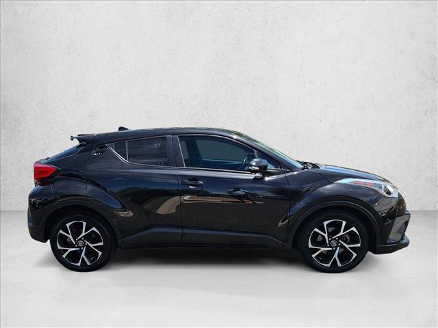Used 2018 Toyota C-HR XLE FWD video 4
