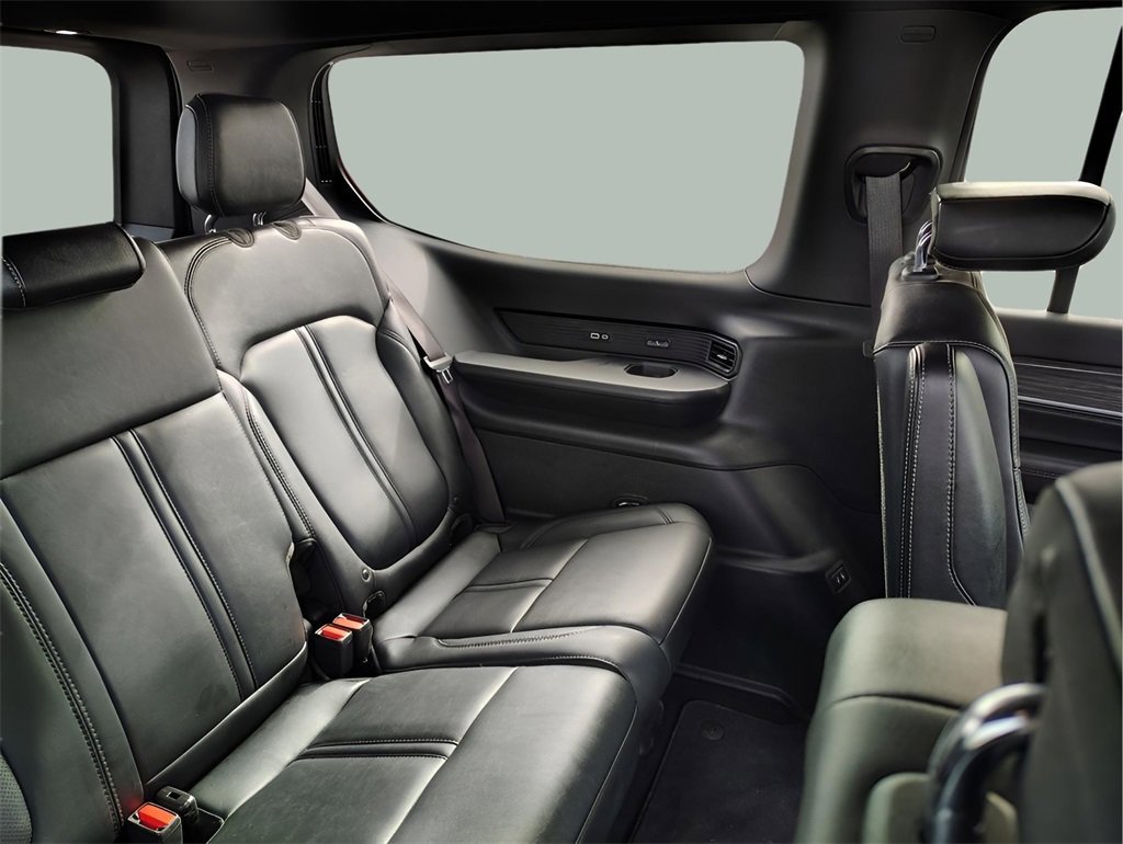 Used 2022 Jeep Wagoneer Series III w/ Flexible Seating Group image 31