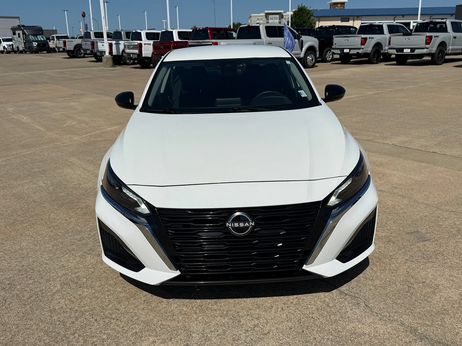 Used 2025 Nissan Altima 2.5 SV FWD image 2