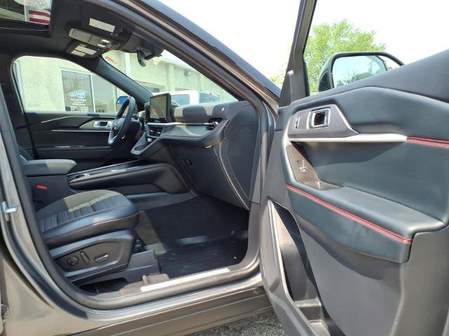 Certified 2025 Ford Explorer ST-Line w/ Premium Package AWD/4WD image 15
