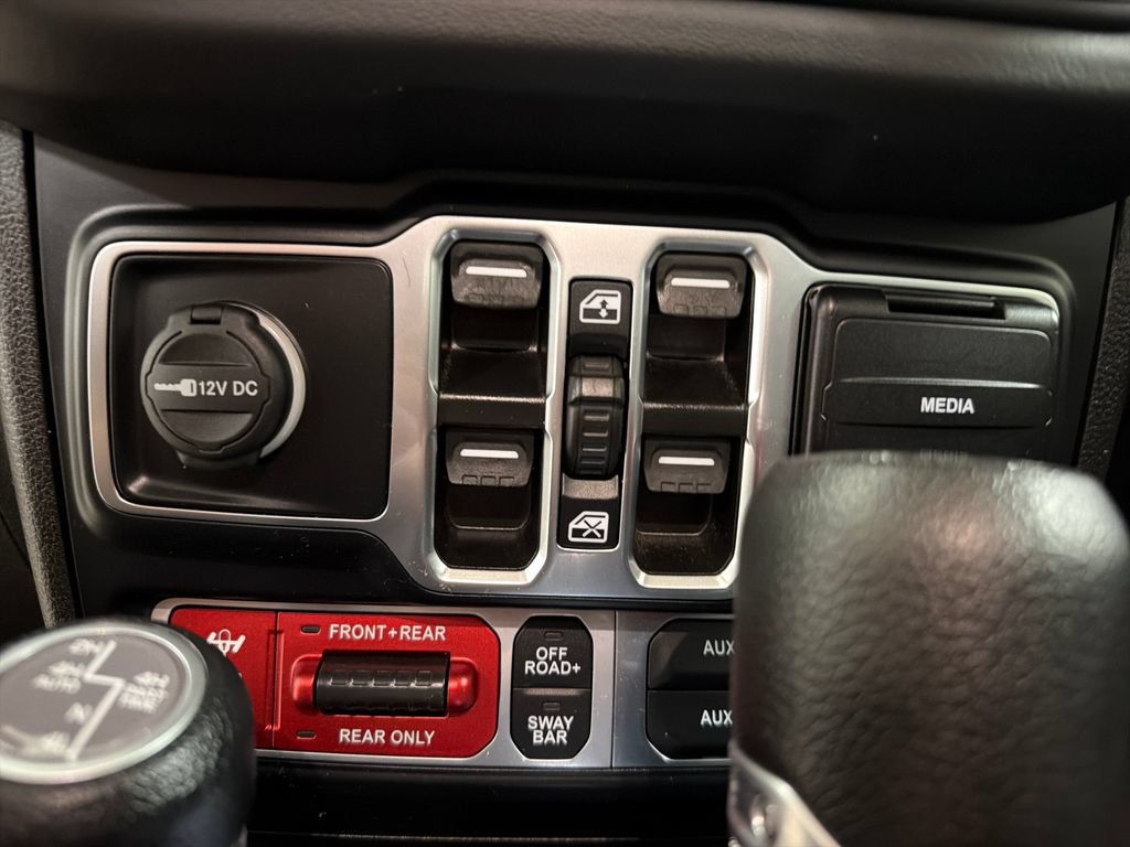Used 2024 Jeep Wrangler Unlimited Rubicon 4xe AWD/4WD image 17
