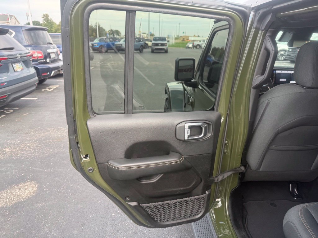 Used 2024 Jeep Wrangler Unlimited Sahara AWD/4WD image 43