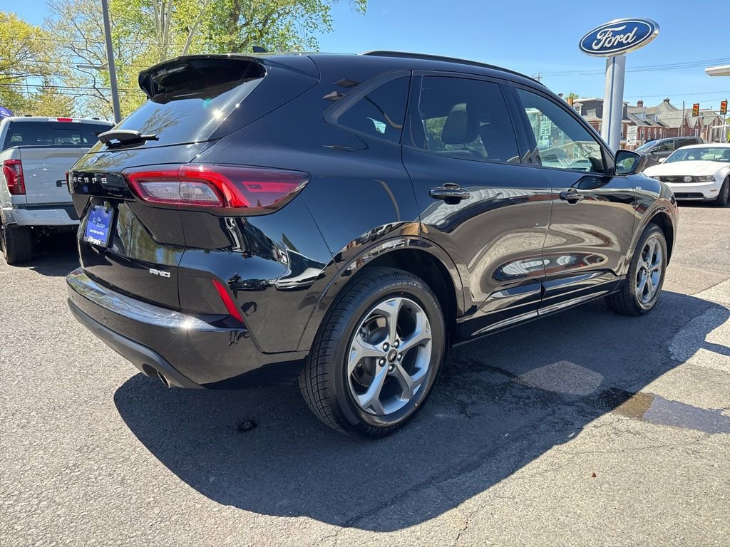 Certified 2023 Ford Escape ST-Line w/ Tech Pack #1 AWD/4WD image 4