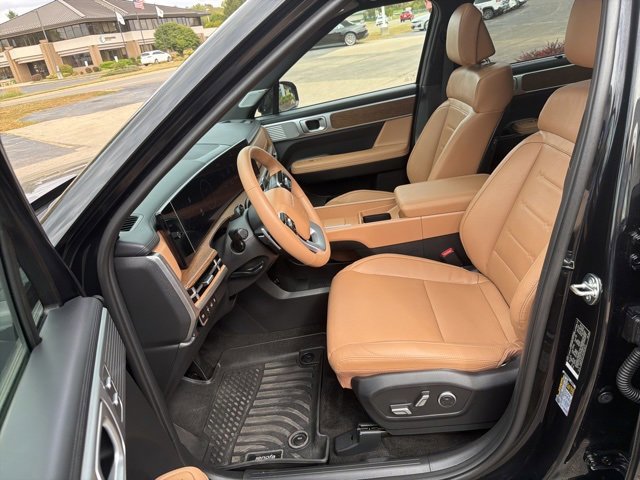 Used 2025 Hyundai Santa Fe Limited image 19