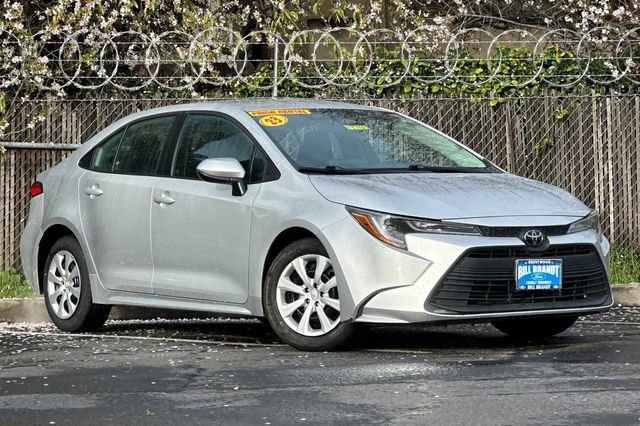 Used 2023 Toyota Corolla LE image 2