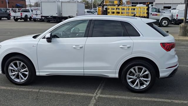 Used 2024 Audi Q3 2.0T Premium image 3