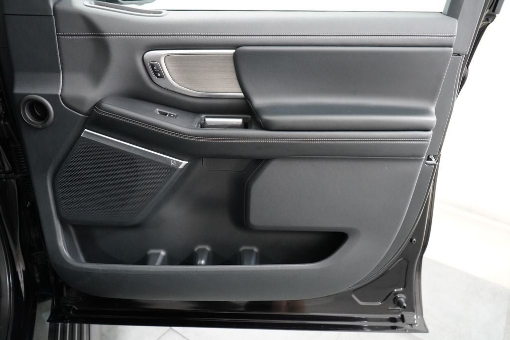 Certified 2025 Ford Expedition Platinum AWD/4WD image 27