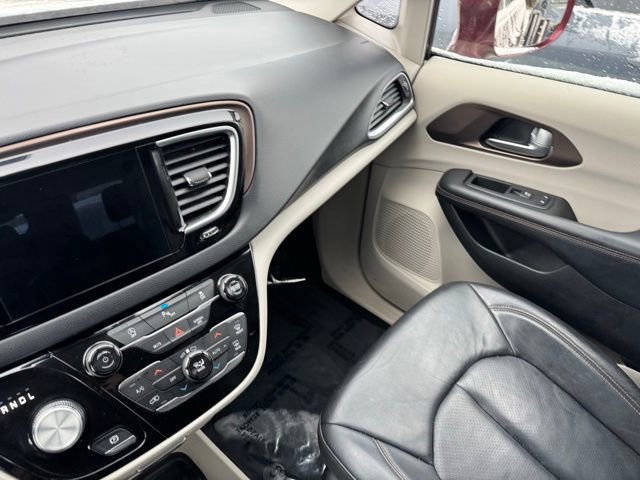 Used 2018 Chrysler Pacifica Touring-L Plus image 28
