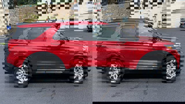 Certified 2022 Ford Explorer XLT w/ Equipment Group 202A image 6