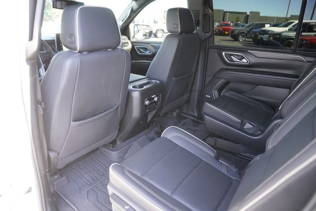 Used 2023 GMC Yukon XL SLT w/ SLT Premium Package image 12