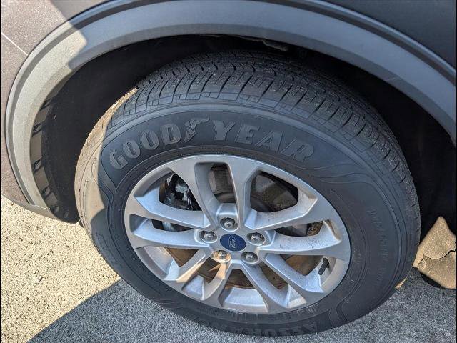 Certified 2020 Ford Escape SE image 5