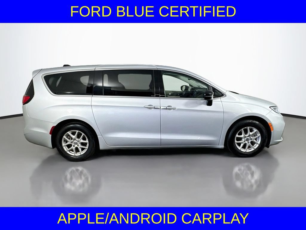 Used 2024 Chrysler Pacifica Touring-L FWD image 6