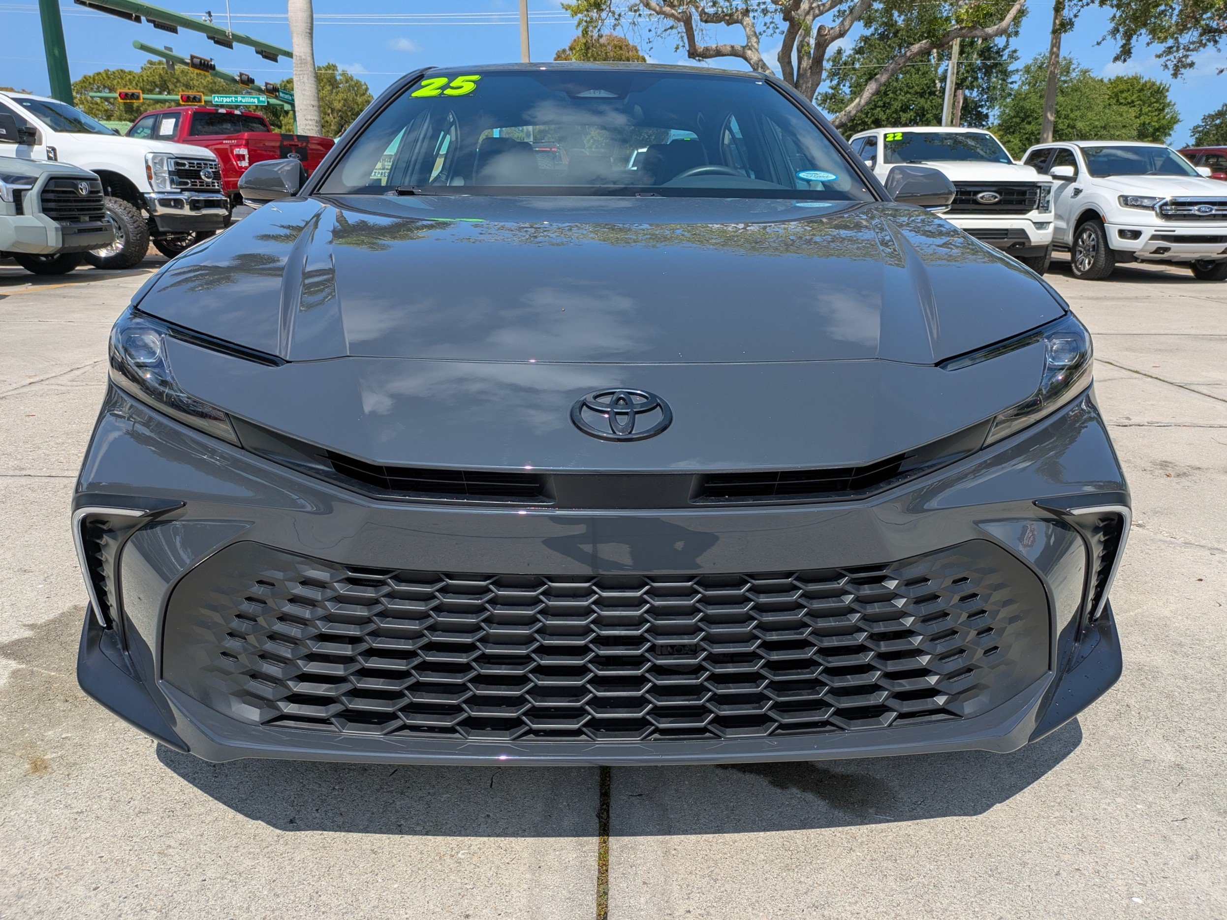 Used 2025 Toyota Camry SE FWD image 8