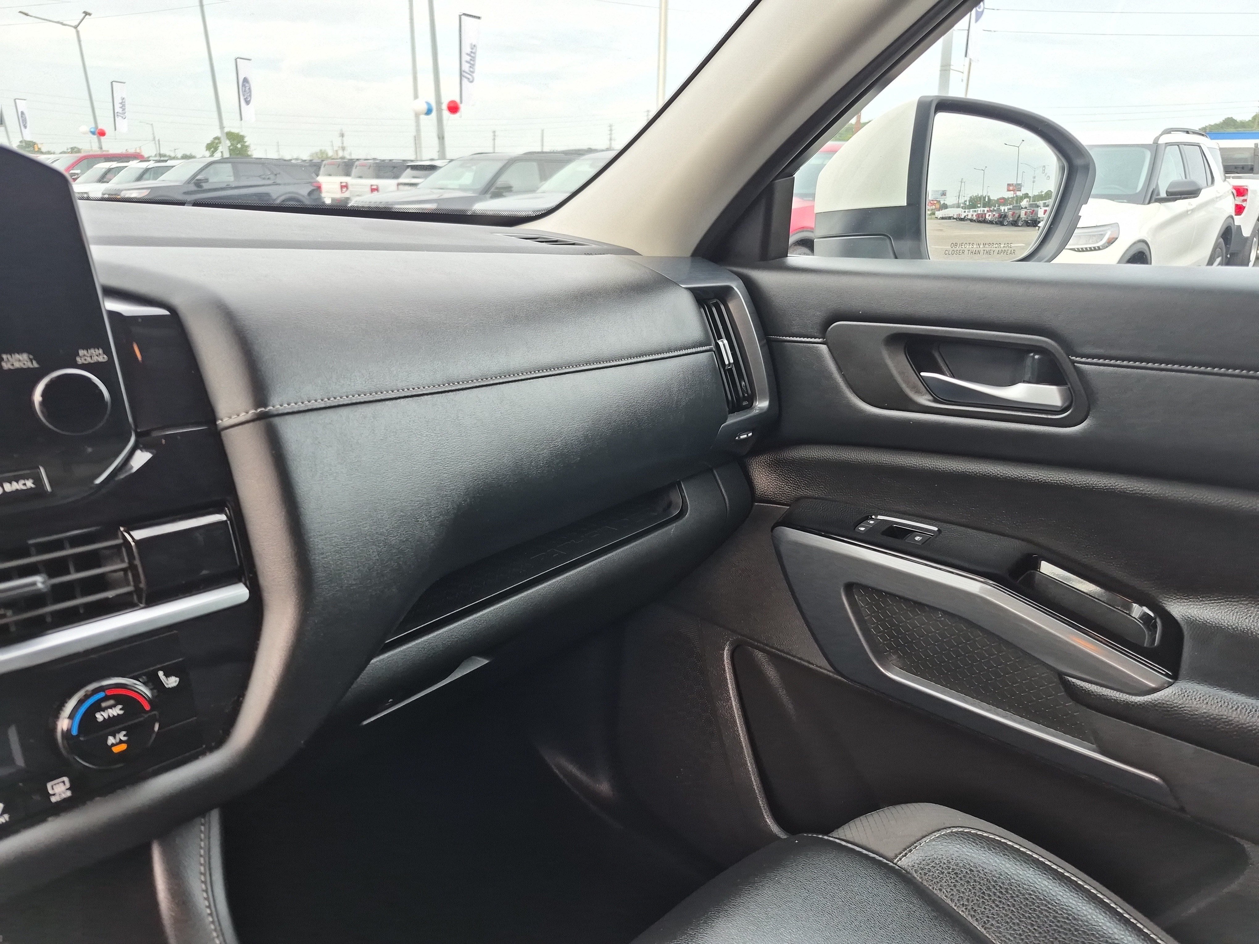 Used 2024 Nissan Pathfinder SL AWD/4WD image 21