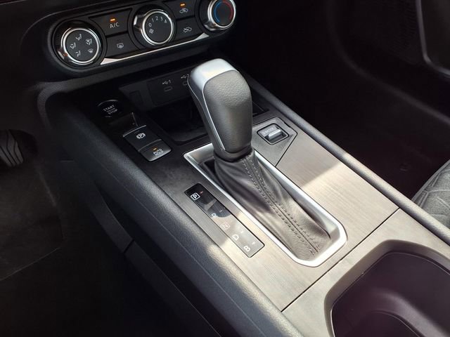 Used 2025 Nissan Kicks SV w/ Charging Package FWD image 9