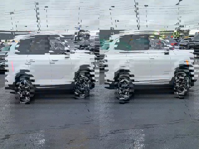 Used 2024 Kia Telluride EX w/ EX Captain's Chair Package image 11