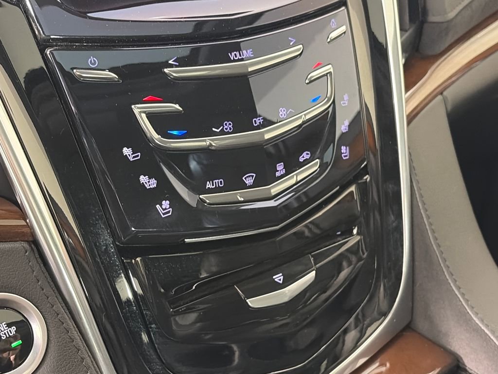 Used 2019 Cadillac Escalade Luxury AWD/4WD image 21