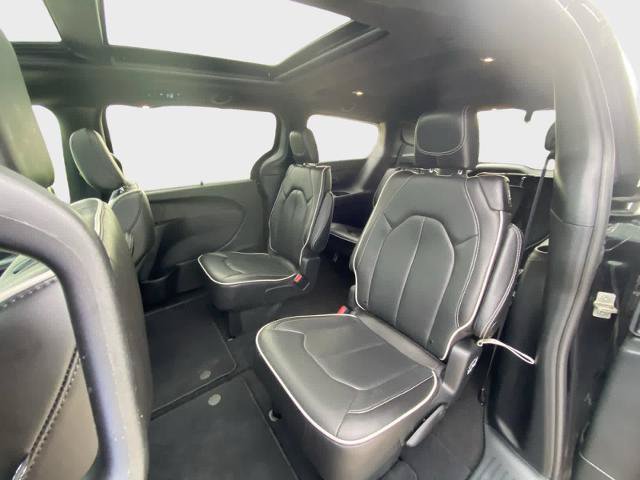 Used 2026 Chrysler Pacifica Limited FWD image 14