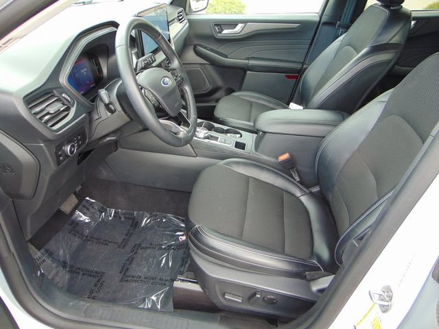 Certified 2026 Ford Escape SE FWD image 10