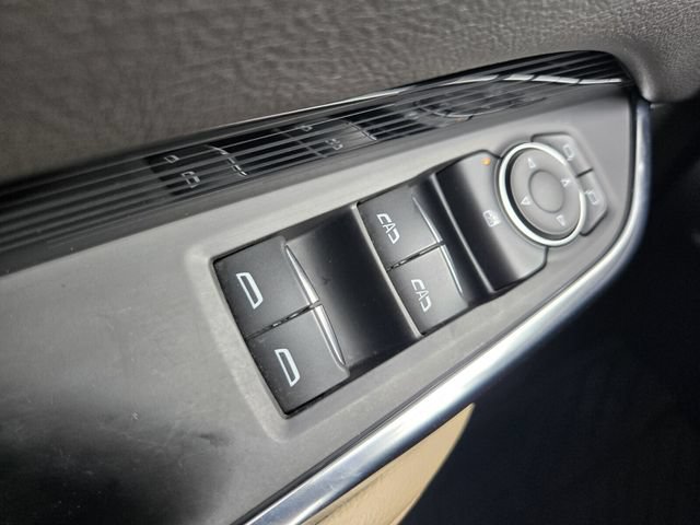Used 2024 Cadillac XT4 Luxury w/ Cold Weather Package FWD image 34