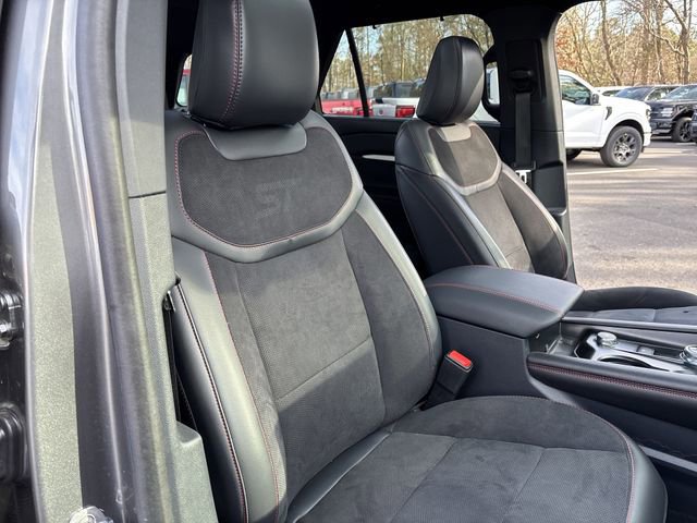Certified 2025 Ford Explorer ST image 25