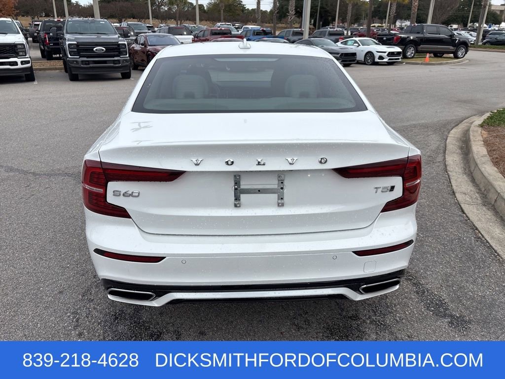 Used 2021 Volvo S60 T5 Momentum w/ Advanced Package image 4