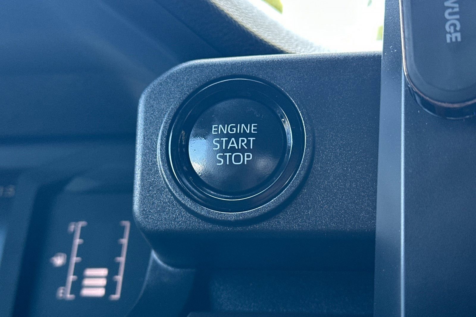 Used 2025 Toyota Tacoma SR5 AWD/4WD image 34