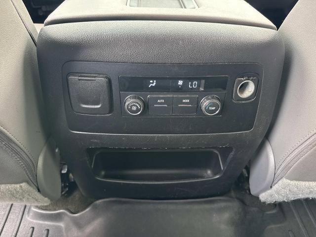 Used 2017 Chevrolet Suburban LT RWD image 18