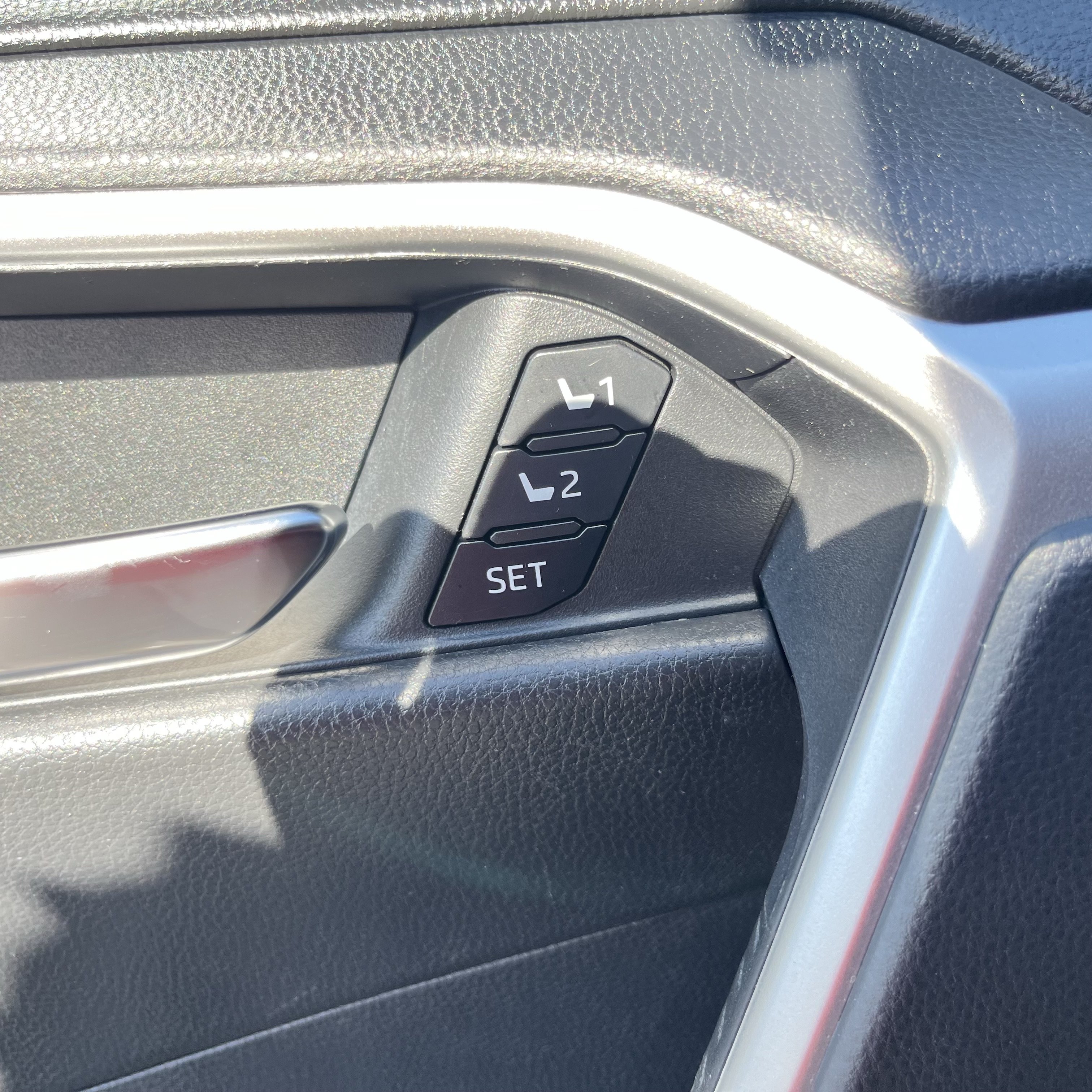 Used 2021 Toyota RAV4 XLE Premium AWD/4WD image 18