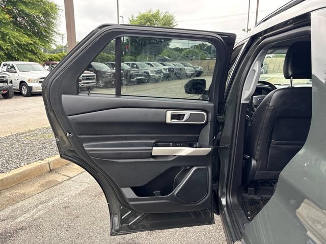 Certified 2022 Ford Explorer XLT w/ Equipment Group 202A RWD image 12
