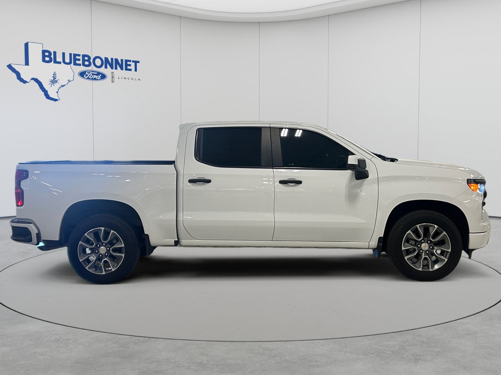 Used 2024 Chevrolet Silverado 1500 Custom RWD image 4
