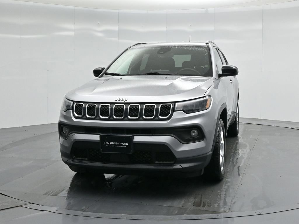 Used 2023 Jeep Compass Latitude image 28