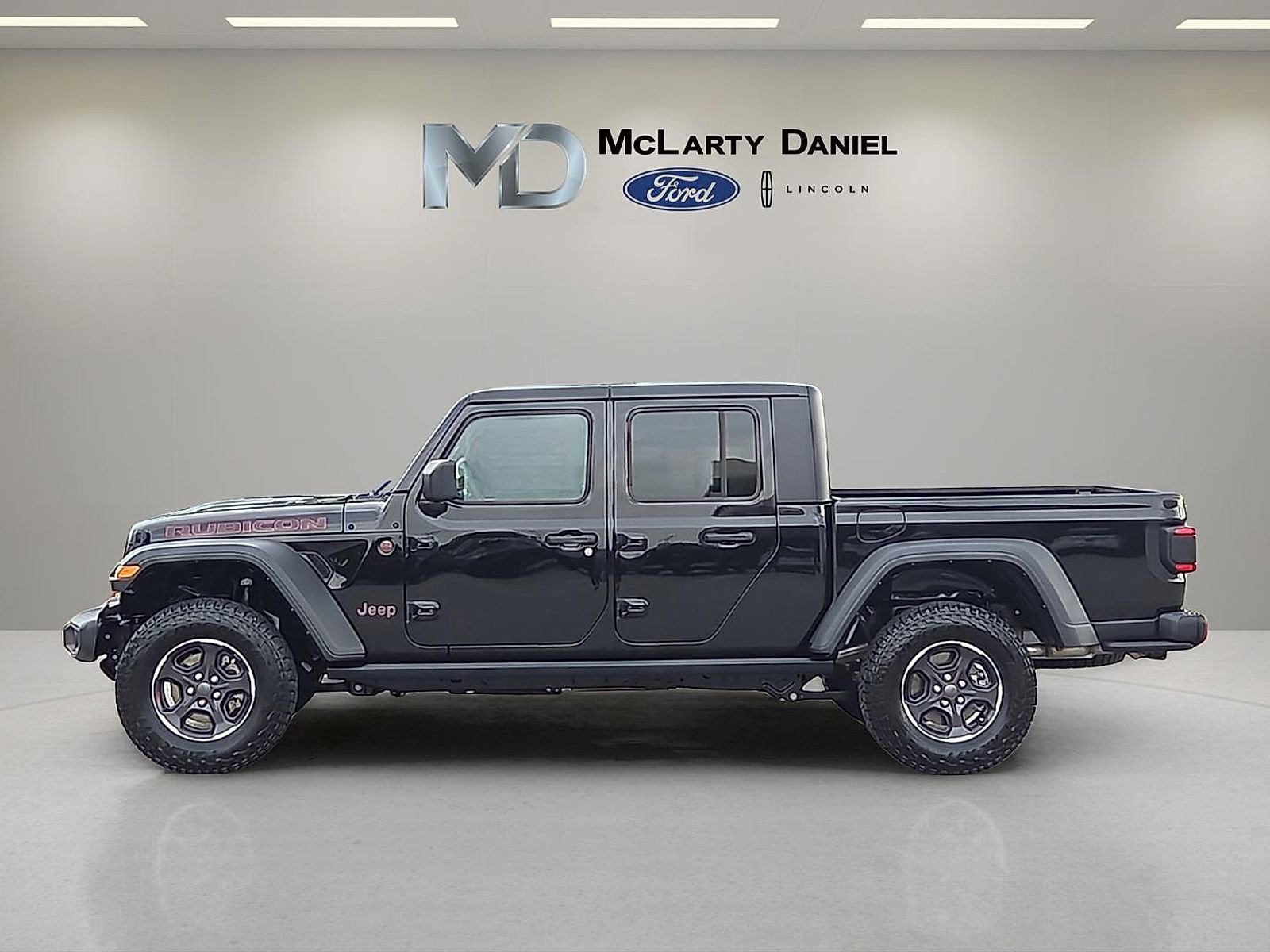 Used 2023 Jeep Gladiator Rubicon w/ LED Lighting Group AWD/4WD image 3