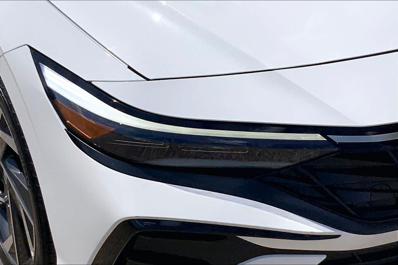 Used 2025 Hyundai Elantra SEL FWD image 28