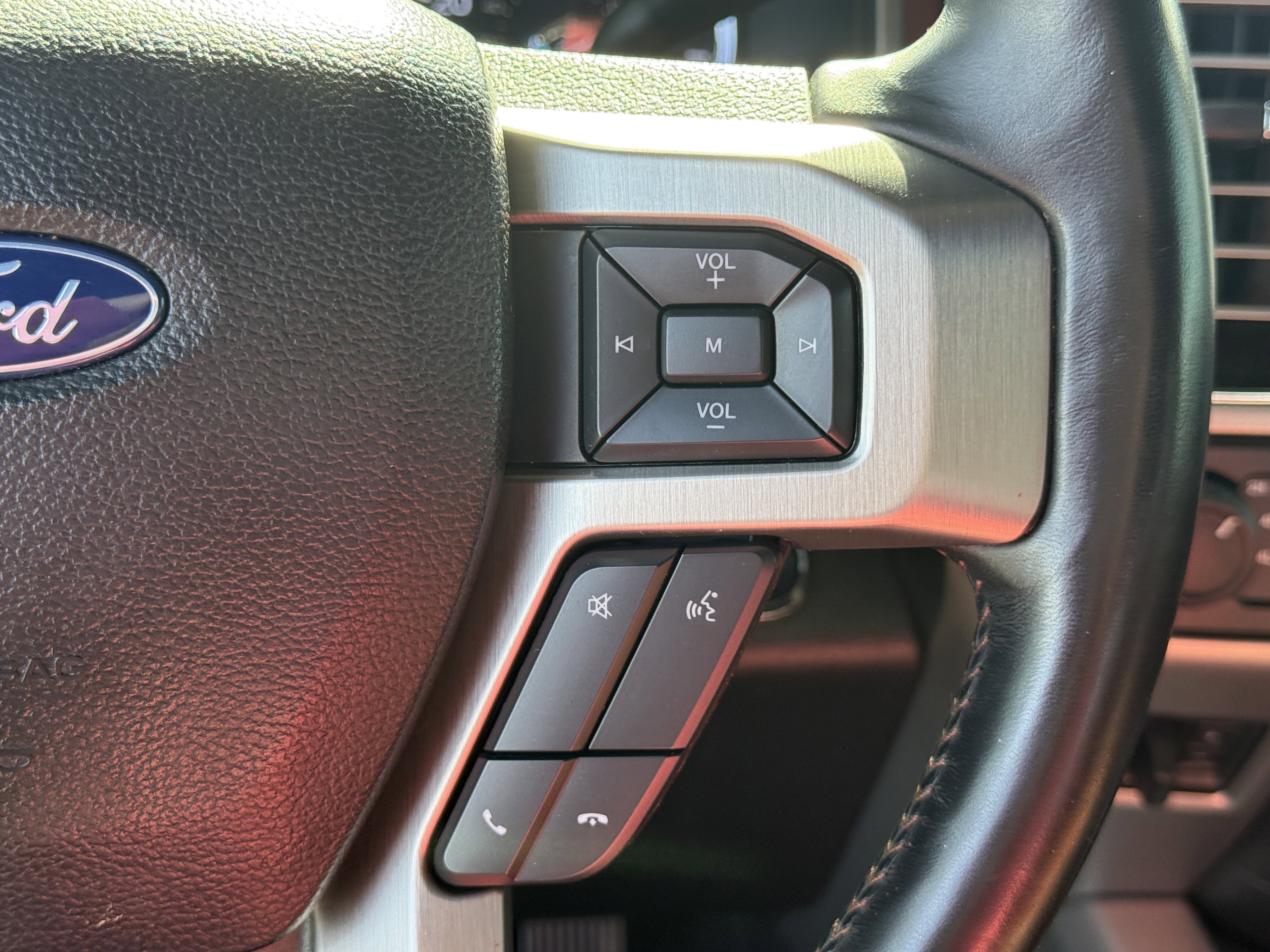 Certified 2019 Ford F450 Platinum w/ Platinum Ultimate Package image 28