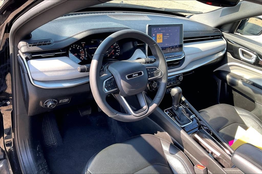 Used 2025 Jeep Compass Limited AWD/4WD image 7