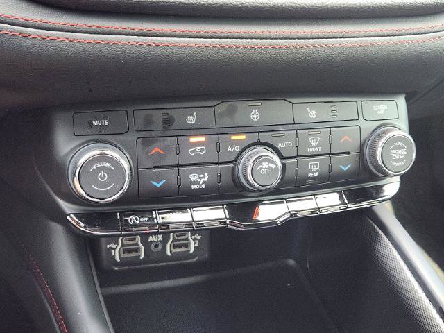 Used 2024 Dodge Durango GT w/ Blacktop Package RWD image 18