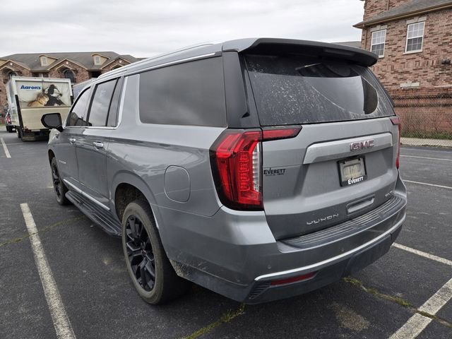 Used 2023 GMC Yukon XL SLT image 3
