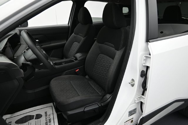 Used 2025 Nissan Kicks SV w/ SV Premium Package FWD image 12