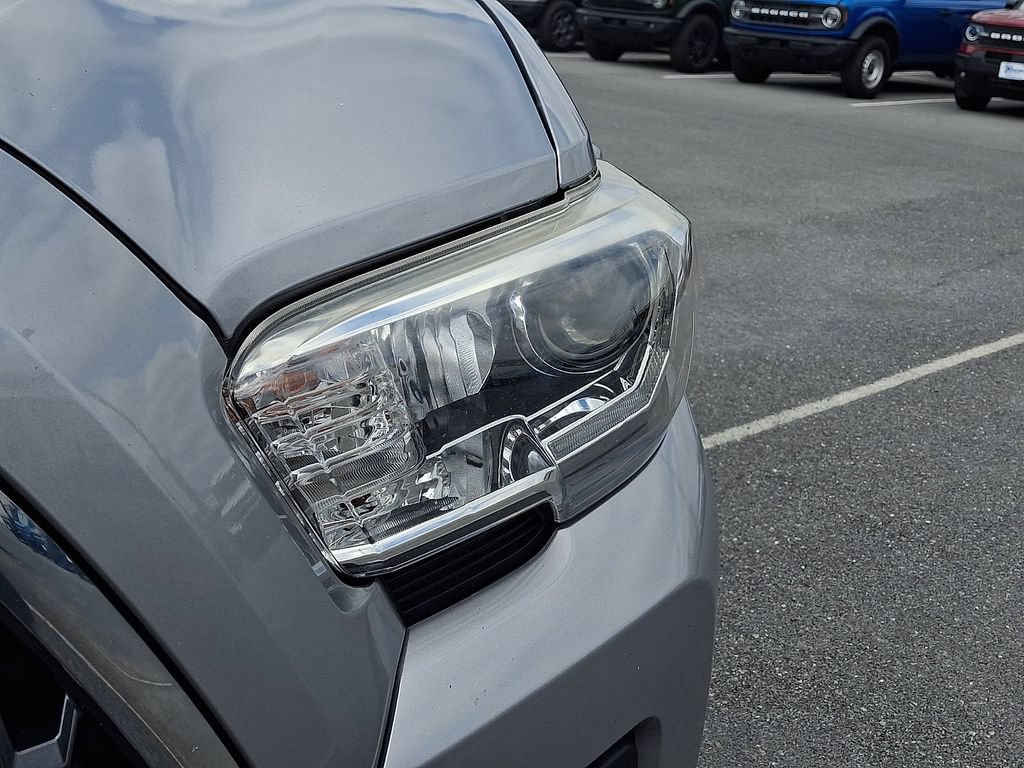 Used 2019 Toyota Tacoma TRD Off-Road AWD/4WD image 9