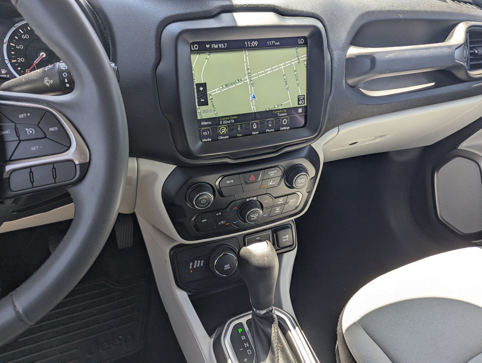 Used 2022 Jeep Renegade Latitude AWD/4WD image 11