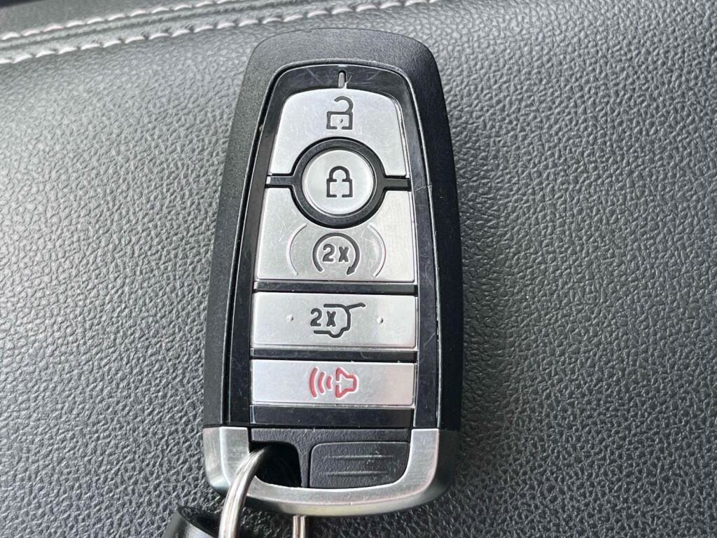 Certified 2022 Ford Escape SEL AWD/4WD image 4