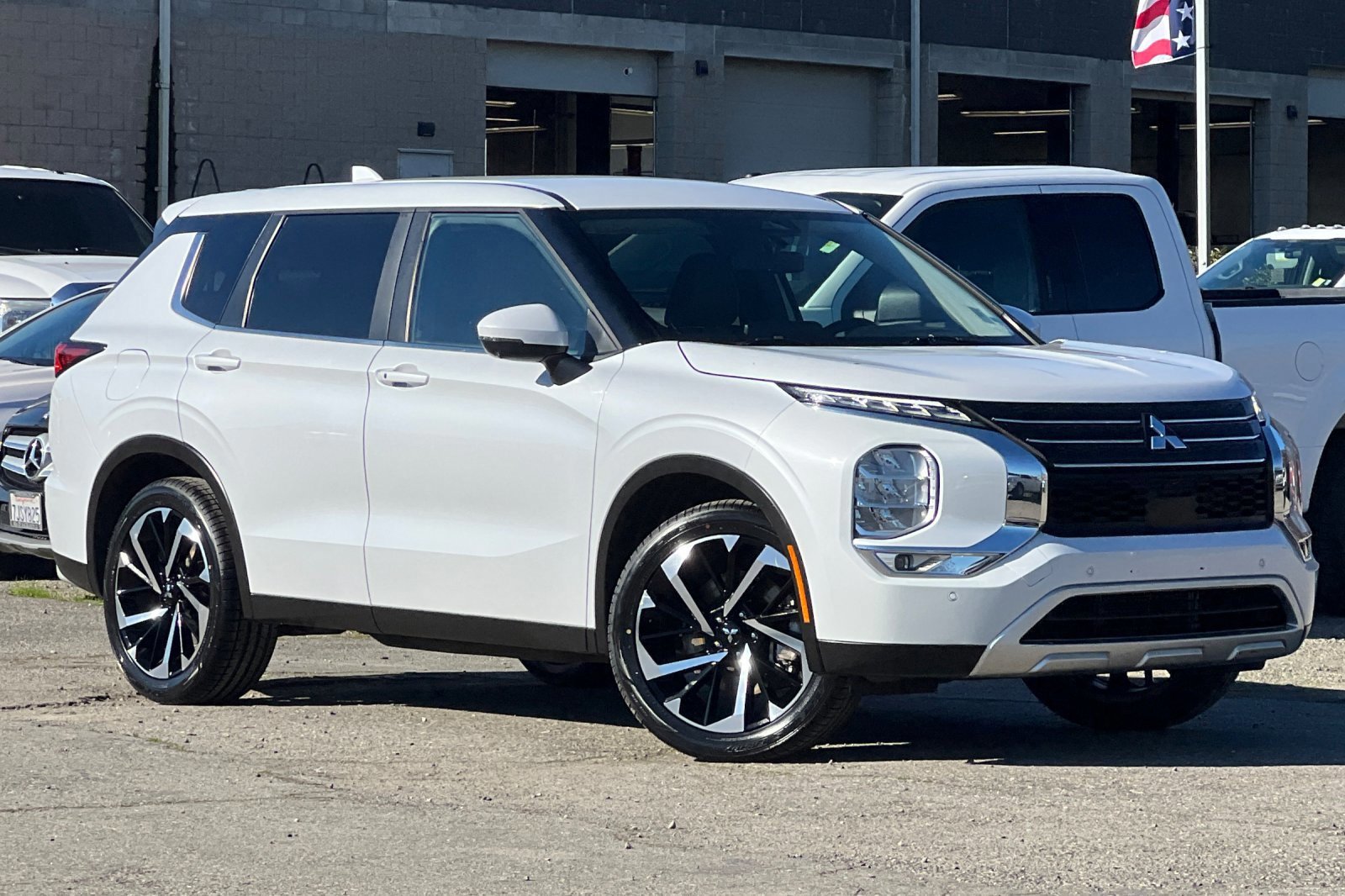 Used 2024 Mitsubishi Outlander FWD image 8
