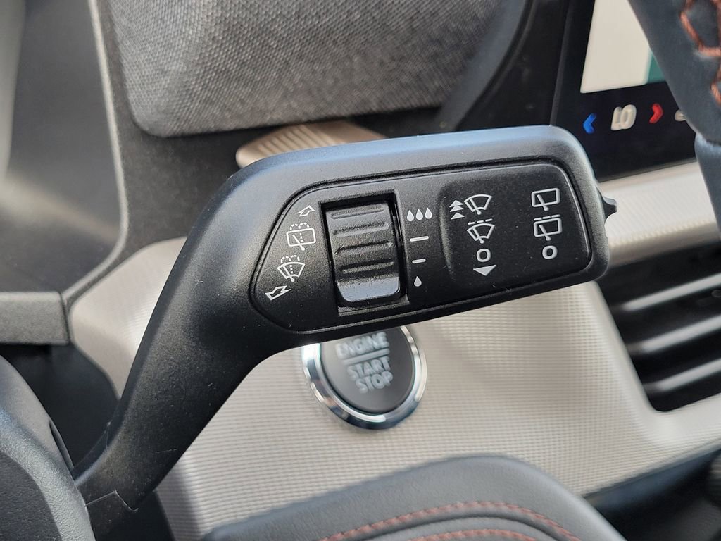 Certified 2025 Ford Explorer Active image 33