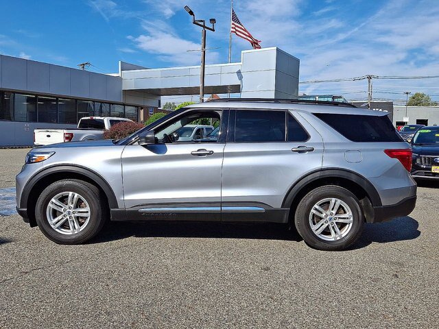 Certified 2023 Ford Explorer XLT w/ Equipment Group 202A AWD/4WD image 5