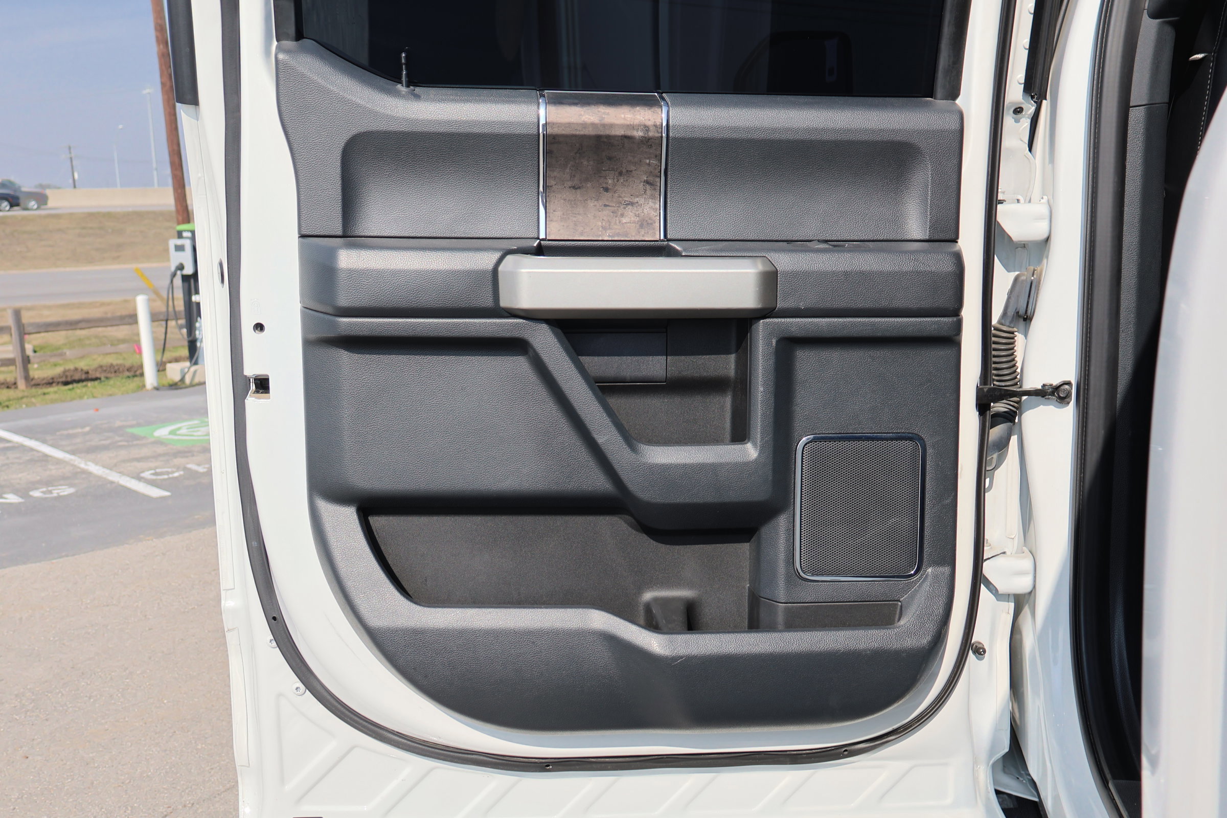 Certified 2022 Ford F250 Lariat w/ Tremor Off-Road Package image 29